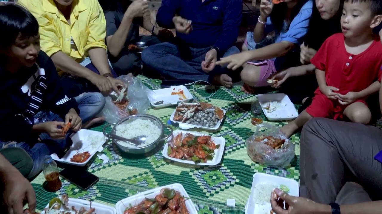 Eating Seafood @ Kep Beach & Buying Watermelon on the way to Phnom Penh