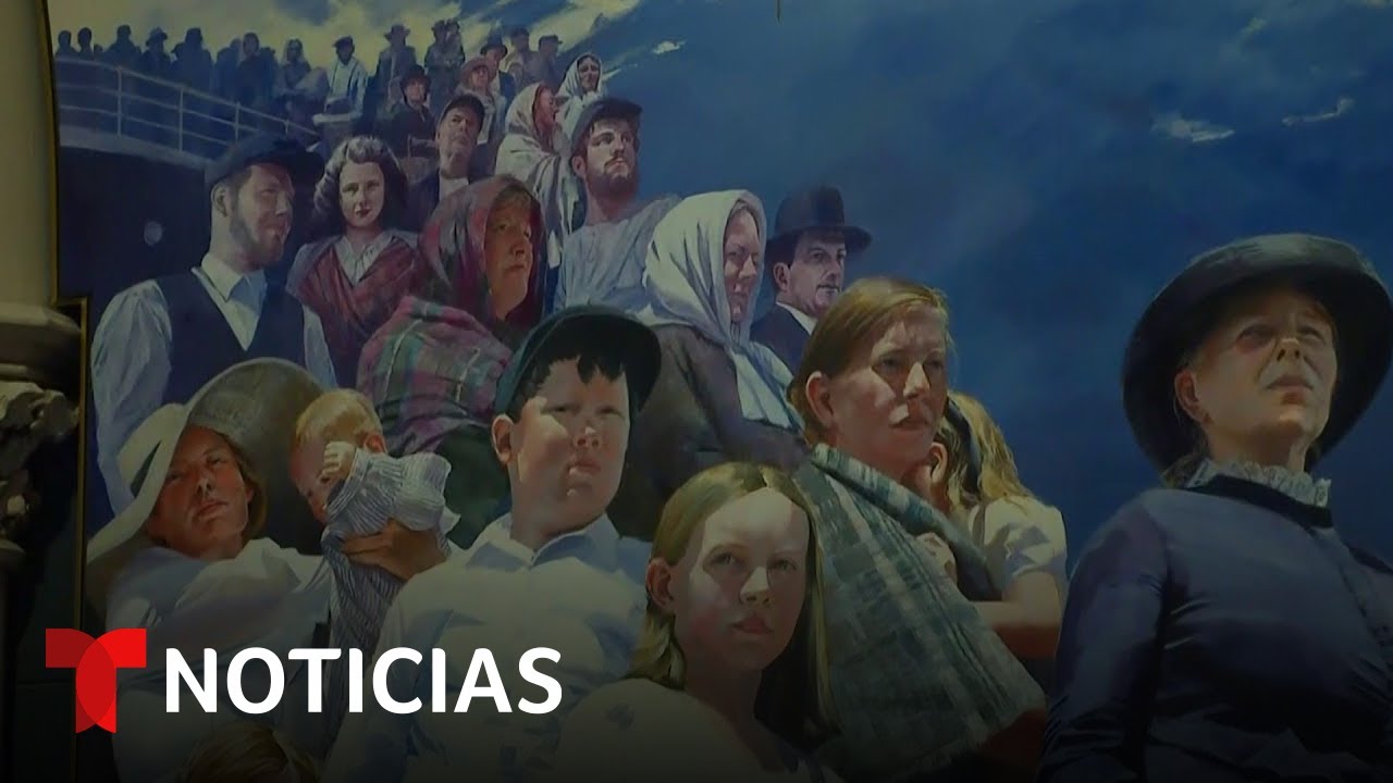 Rinden homenaje a migrantes con un mural gigante en la catedral de San Patricio | Noticias Telemundo