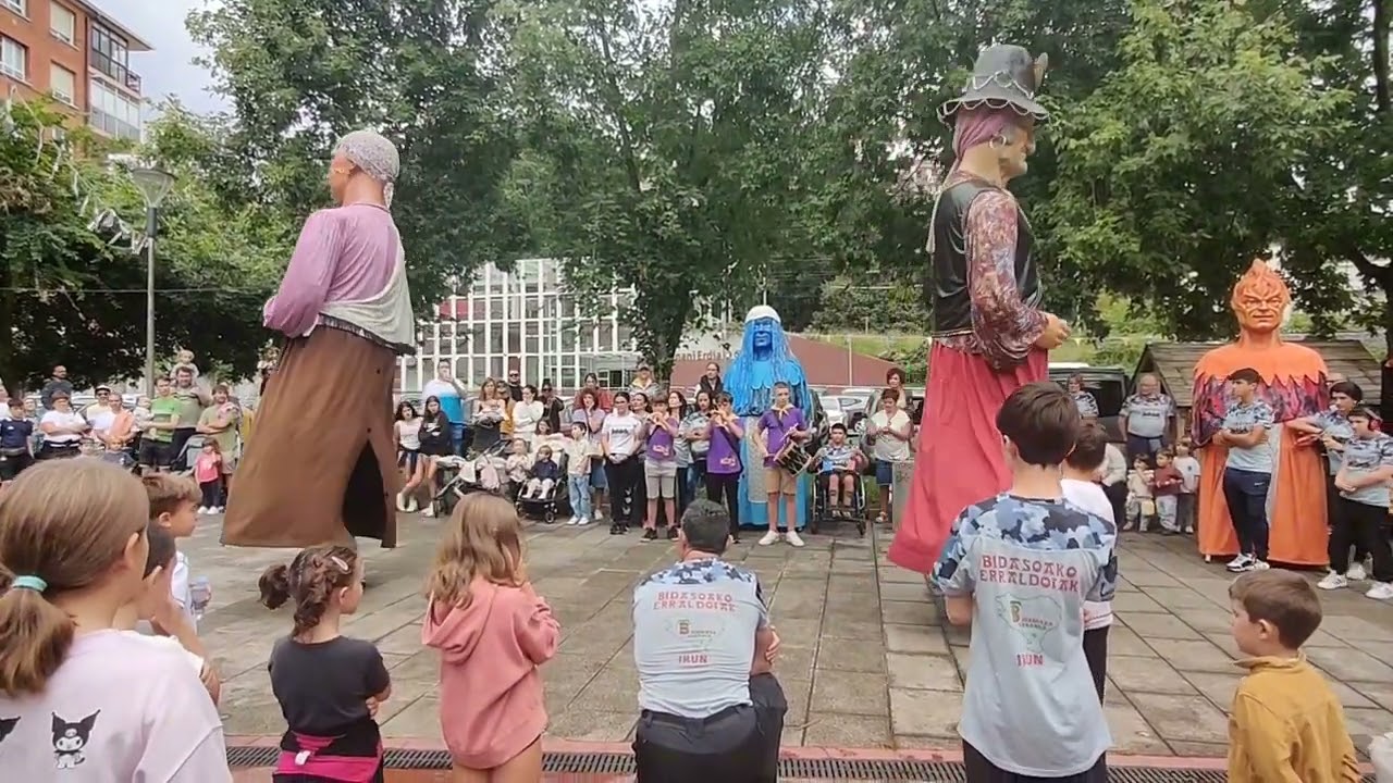 Bidasoako erraldoiak Karabel festetan 2024