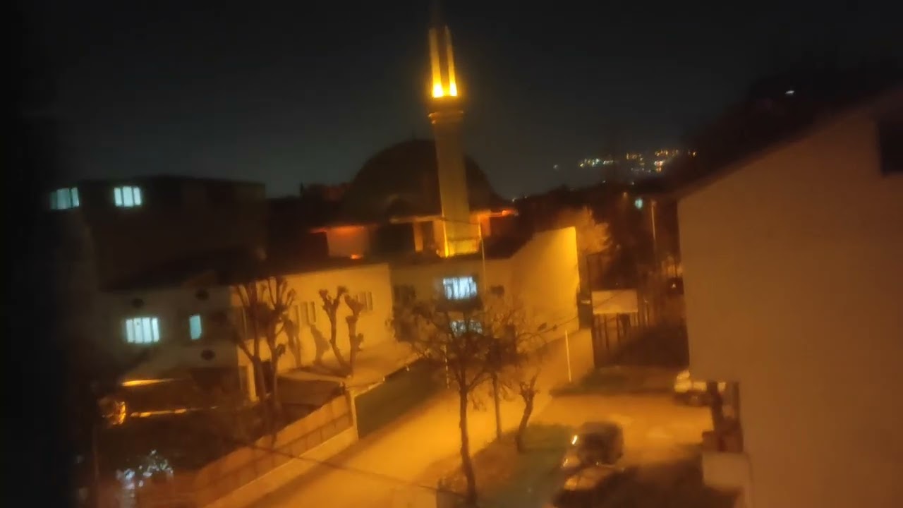 Ezan okunuyor. 