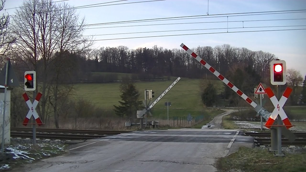 Spoorwegovergang Essingen (D) // Railroad crossing // Bahnübergang