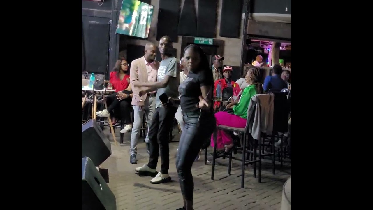 Darzee Kalend & Bilenge Musica du Congo perform Pepe Kalle's 