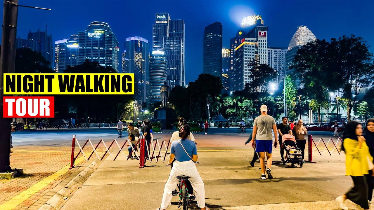 Jalan Jalan di Kota Jakarta Malam Hari 🇮🇩 - 4K Video Tour di GBK