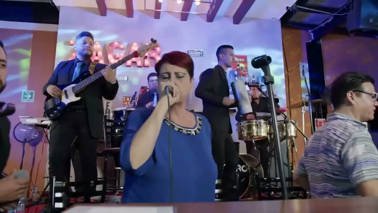 La súper original Tropicana de Benetia.- “Que bello”.  En Zagar desde el bar.
