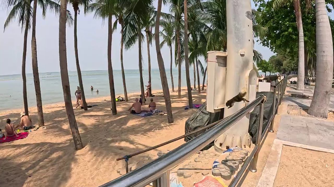 Dongtan Pattaya Beach, Pattaya, Thailand  GX011418