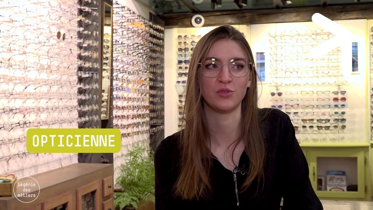 Léa, opticienne