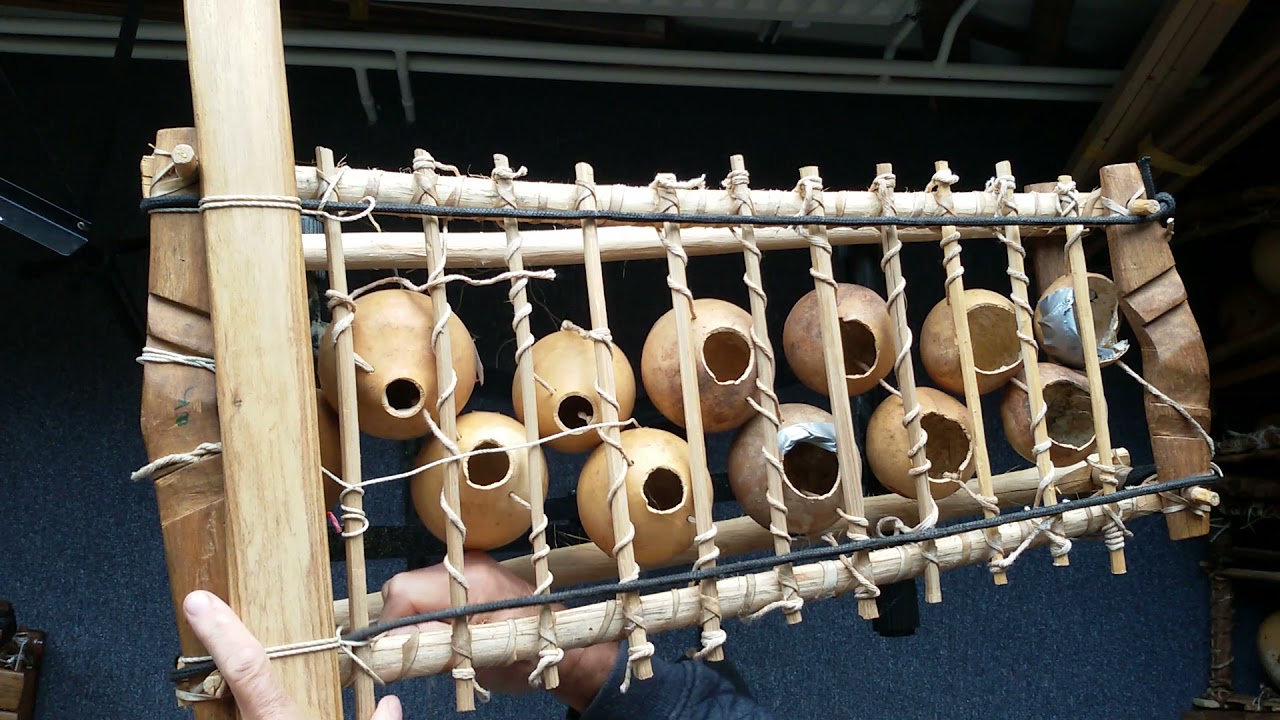 Mounting soundbars on a balafon