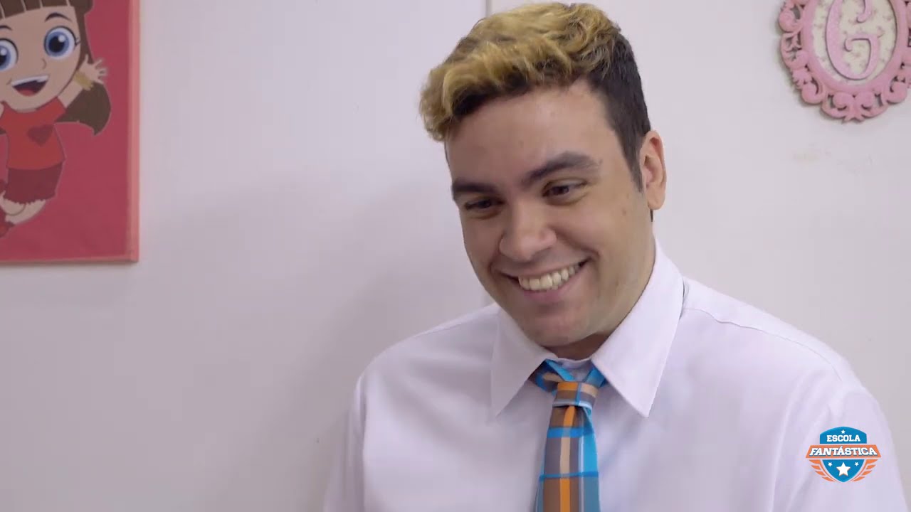LUCCAS NETO DEU UM PRESENTE PARA SUA IRMÃ GI