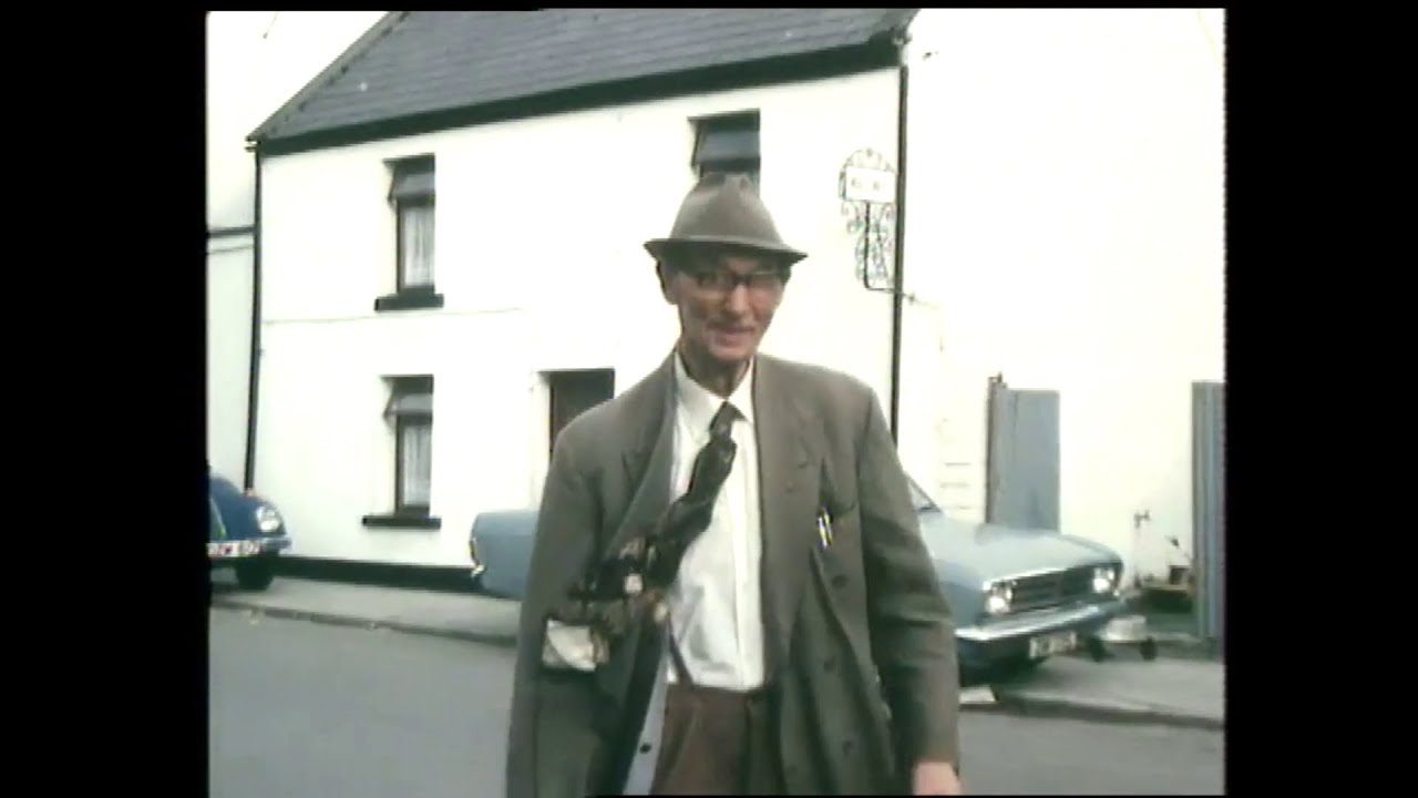 Hall&rsquo;s Pictorial Weekly in Oranmore, Co. Galway, Ireland 1978
