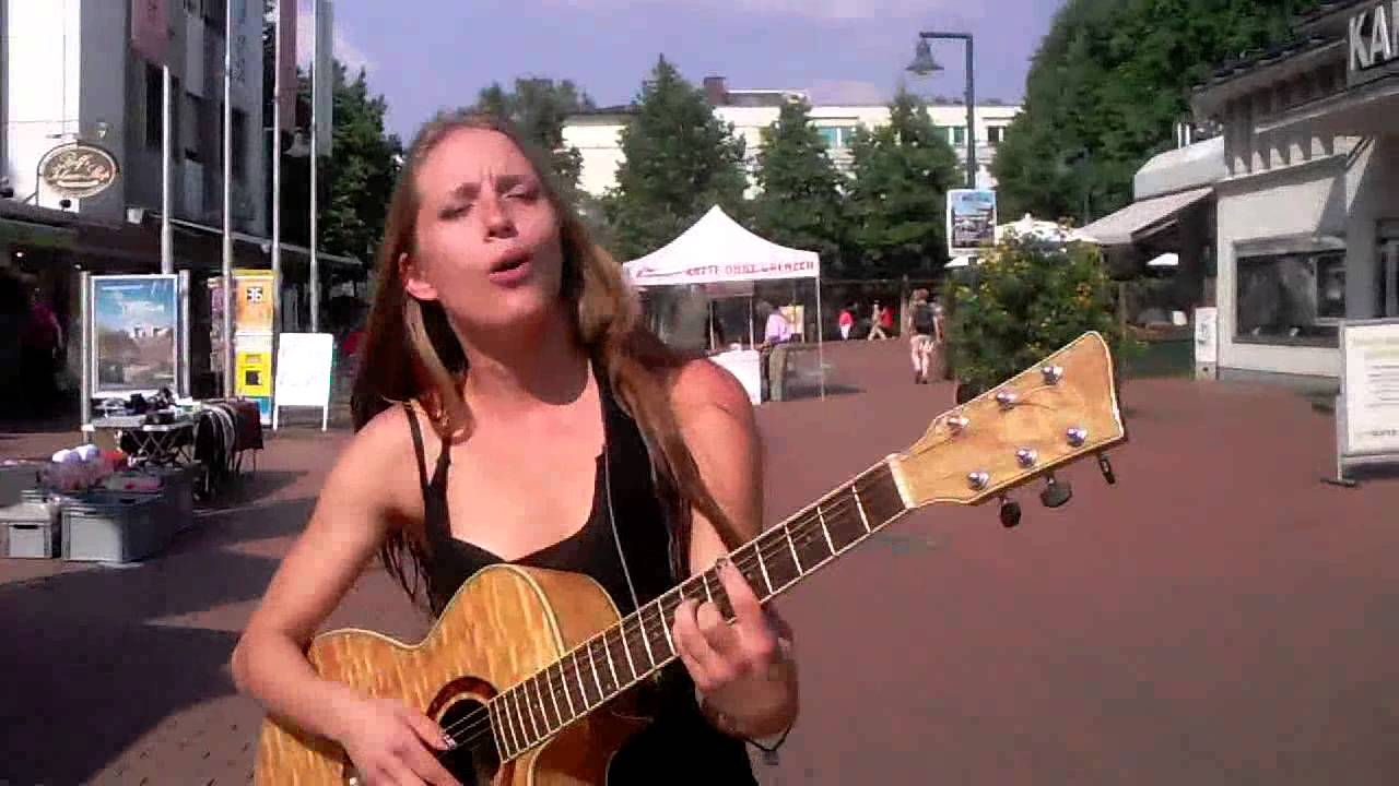 Cynthia Nickschas - Reise ins Blau (offizielles Musikvideo)