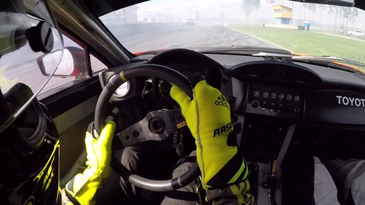 Fredric Aasbø Drifting Through Traffic at Gatebil Vålerbanen 2017