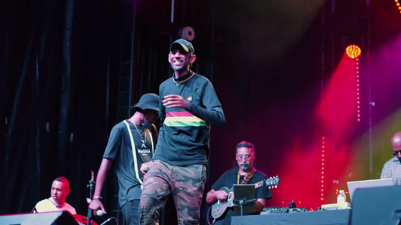 Concert live du groupe secteur 410 accompagné de ses musiciens yangoroots