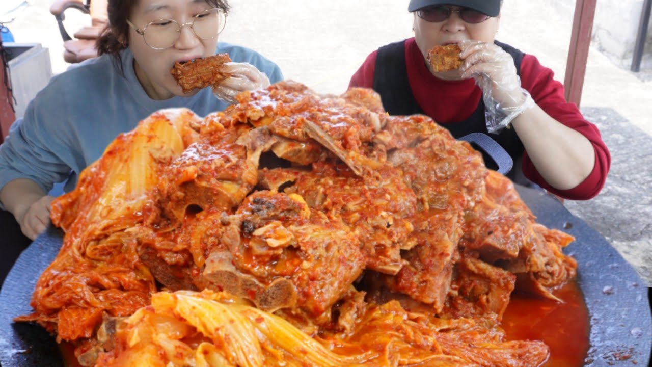 꾸밈없는 모녀의 시골 먹방! 김치등뼈찜! 고물가시대에 다시 돌아온 자급자족 모녀헤어살롱! (ft.흥부자 할머니)