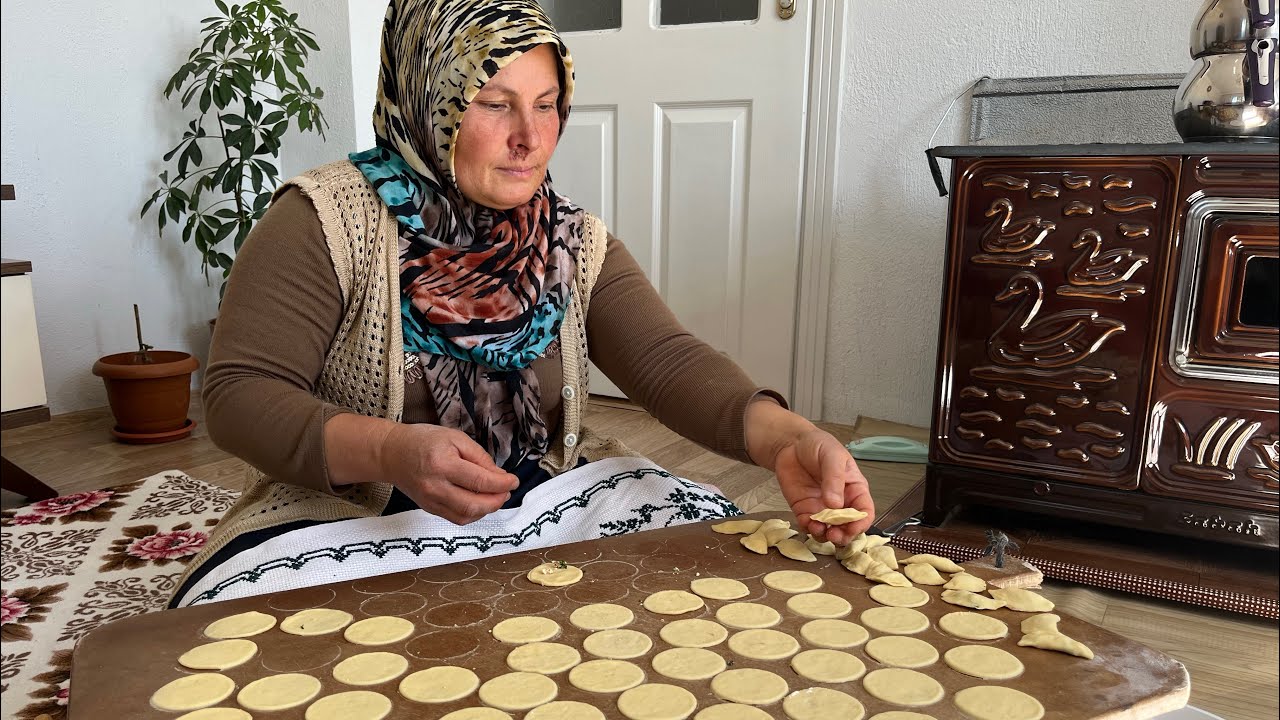Bir hamurdan iki çeşit mantı /yeşeren sarımsaklar nasıl saklanır / köyde yaşam 🥰