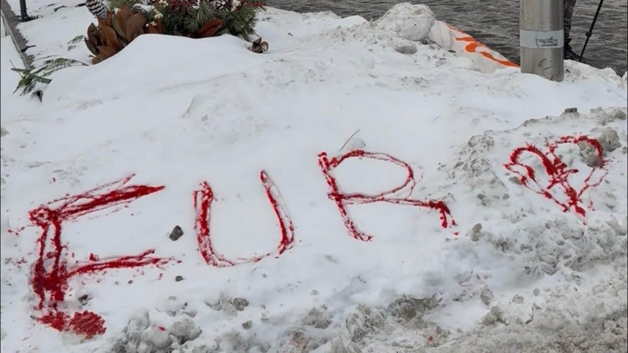 FurFree Toronto  is live protesting outside LVMH & Loro Piana