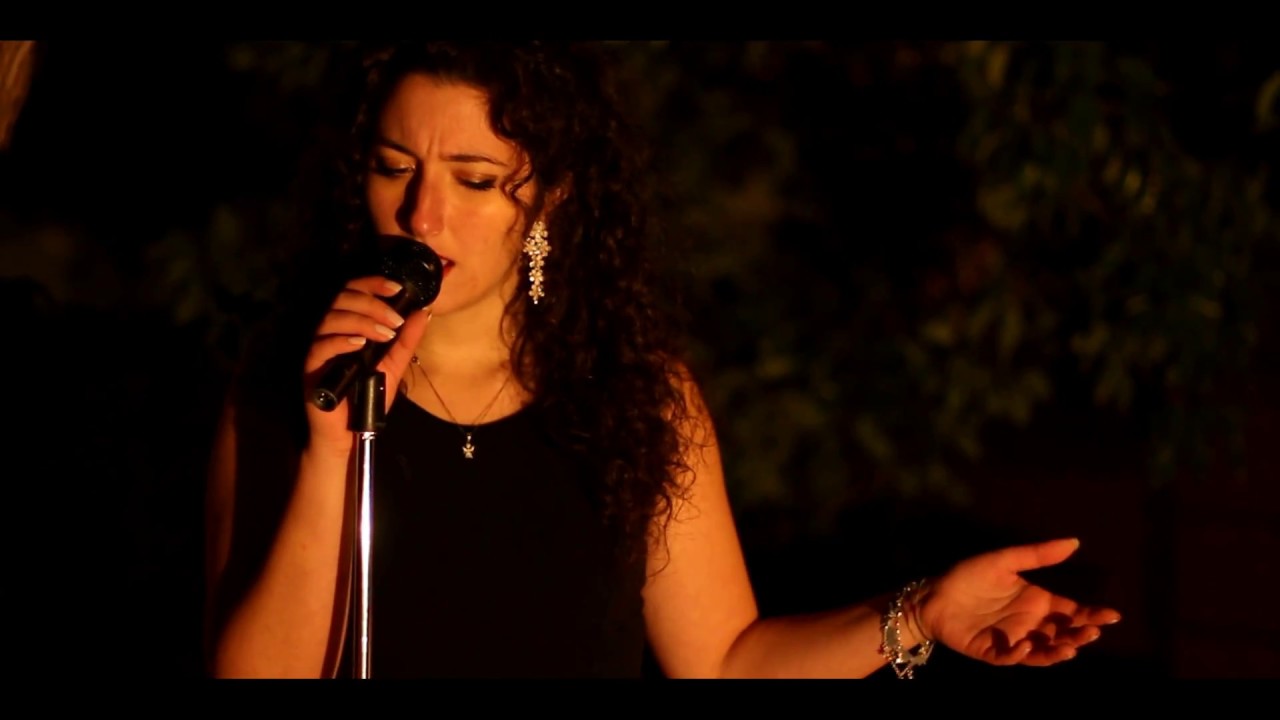 LAURA - Almeno tu nell'universo (cover Mia Martini)