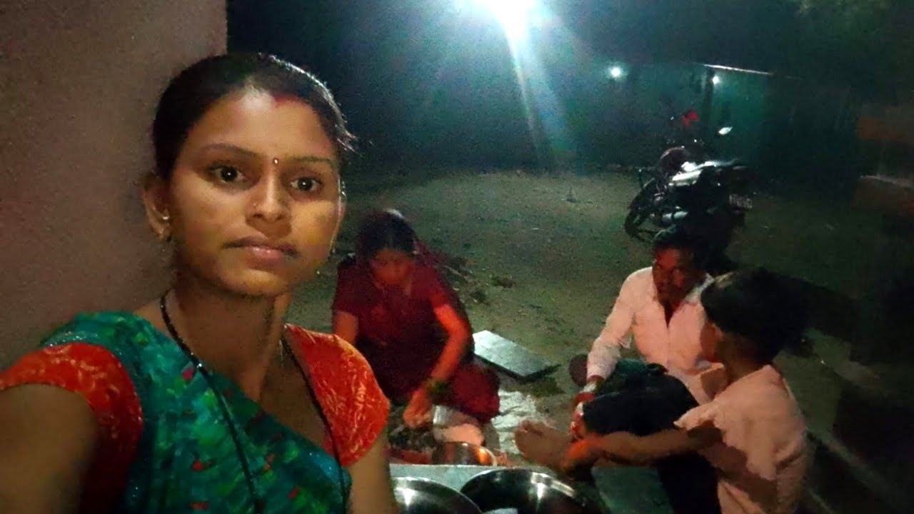 कविता ताई नाही तर करमत नाही 😔 कांद्याची पात आणि बाजरीच्या भाकरी केल्या 🥰