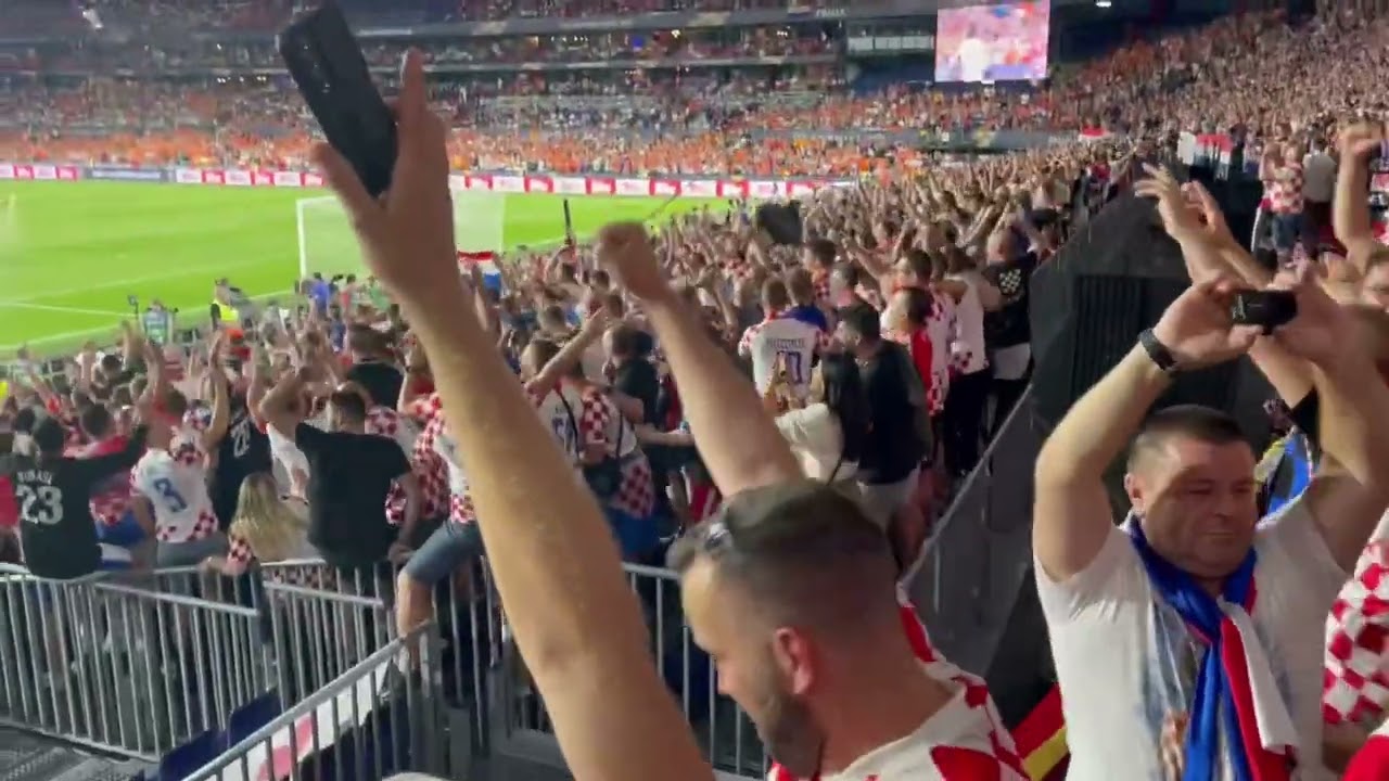Hrvatski navijači u Rotterdamu (14.06.2023) - polufinal 🇳🇱🇭🇷