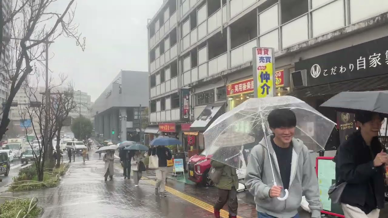 Walking from Korakuen to Suidobashi in the Rain (Daytime)