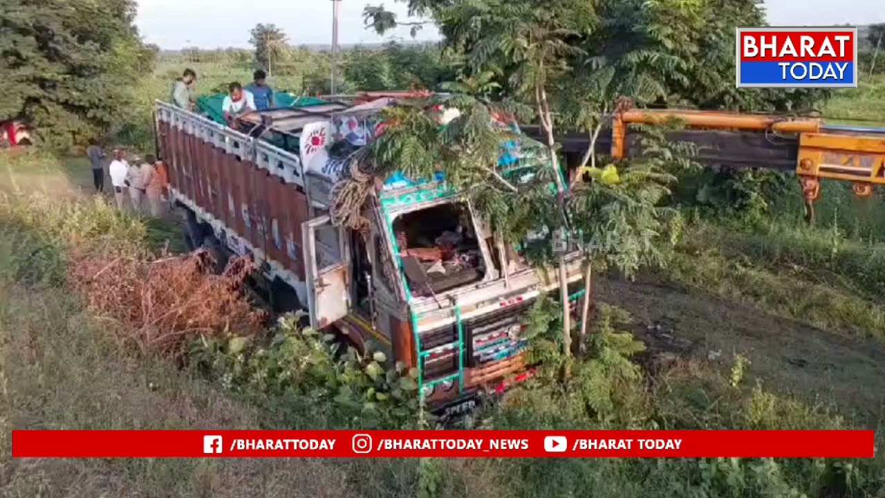 నిర్మల్ జిల్లా మామడ వద్ద జాతీయ రహదారిపై మొసళ్ళ లోడుతో వెళ్తున్న లారీ బోల్తా - 8 మొసళ్ళు సురక్షితం |