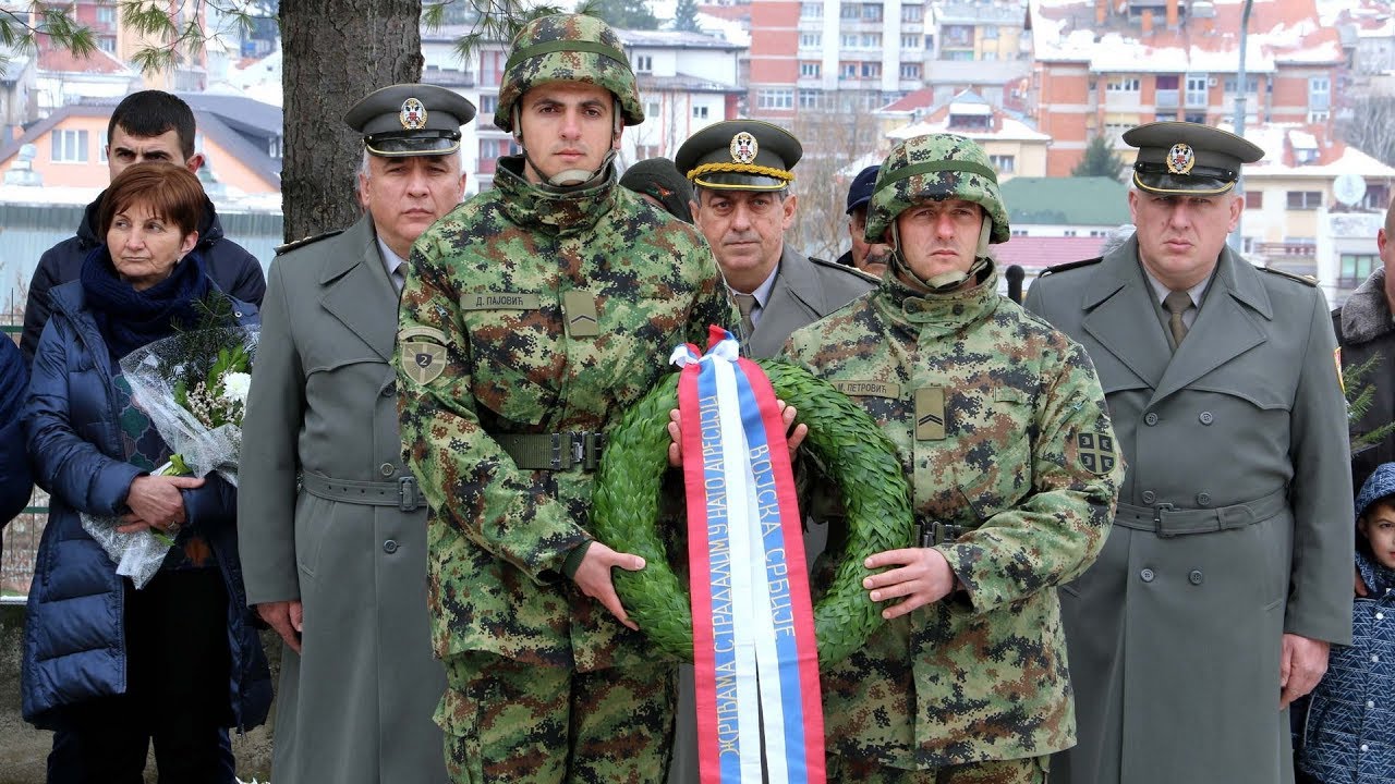Polaganje venaca na spomenik herojima 37. mtbr