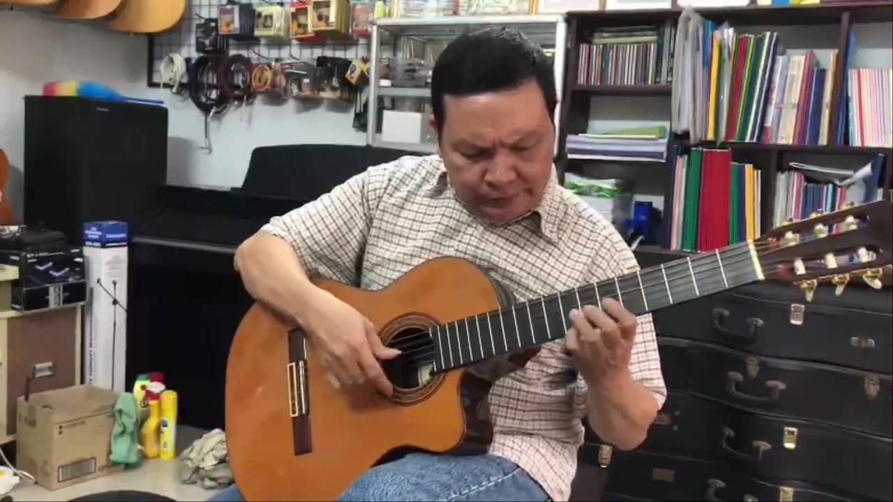 Thầy Xuân Hoàn giảng viên nhạc viện TP Hồ Chí Minh ghé thăm Guitar Nhật Shop