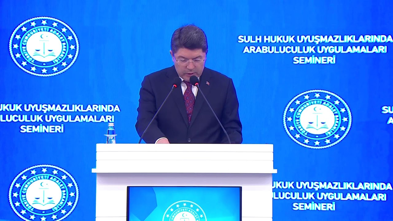 Bakan Tunç, Sulh Hukuk Uyuşmazlıklarında Arabuluculuk Uygulamaları Seminerinde konuşuyor.