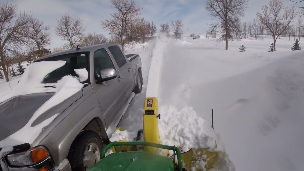 1025R SNOW BLOWING