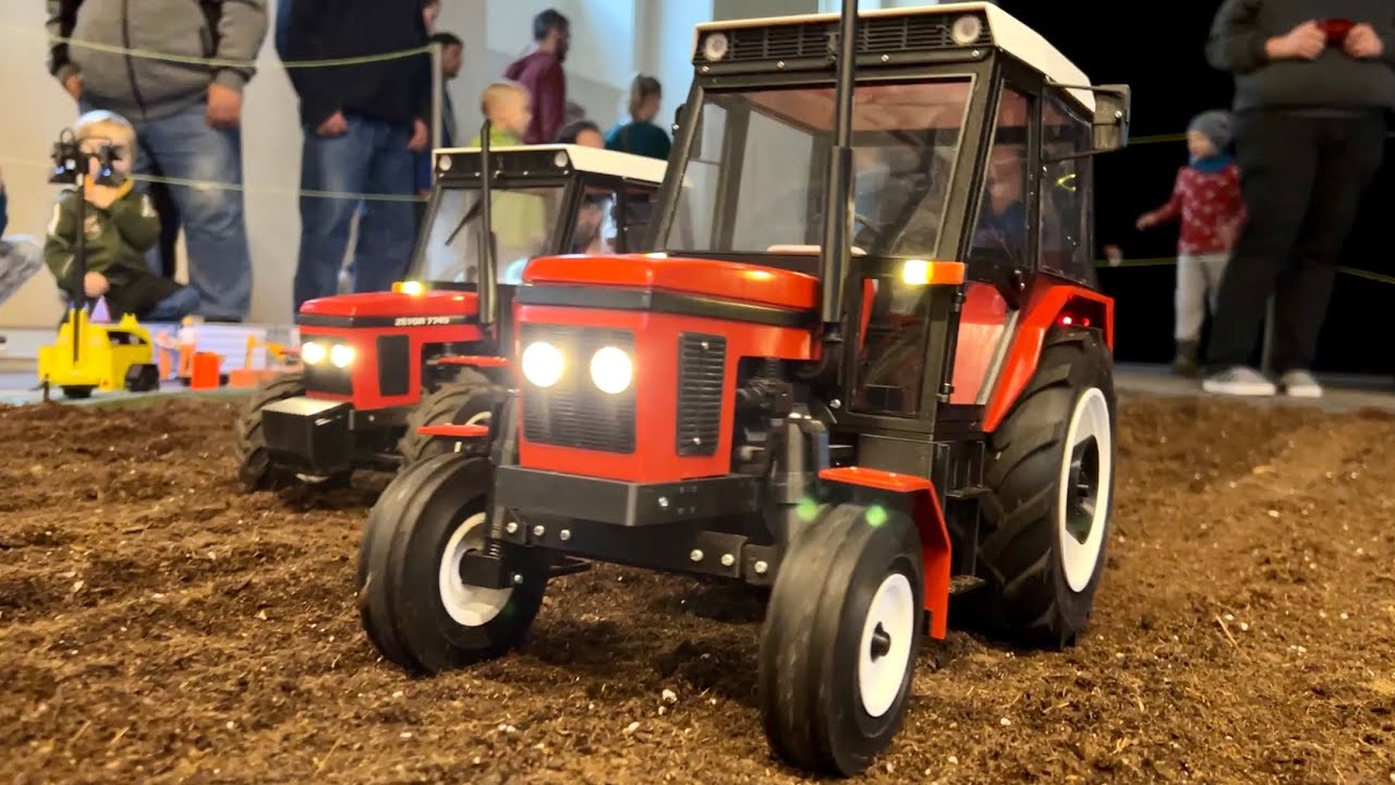 ZETOR 7711 RC TRACTOR MODEL PRINTED on a 3D PRINTER