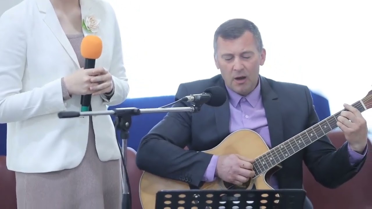 Пение :   ,, Далеко., далеко, далеко...,, 