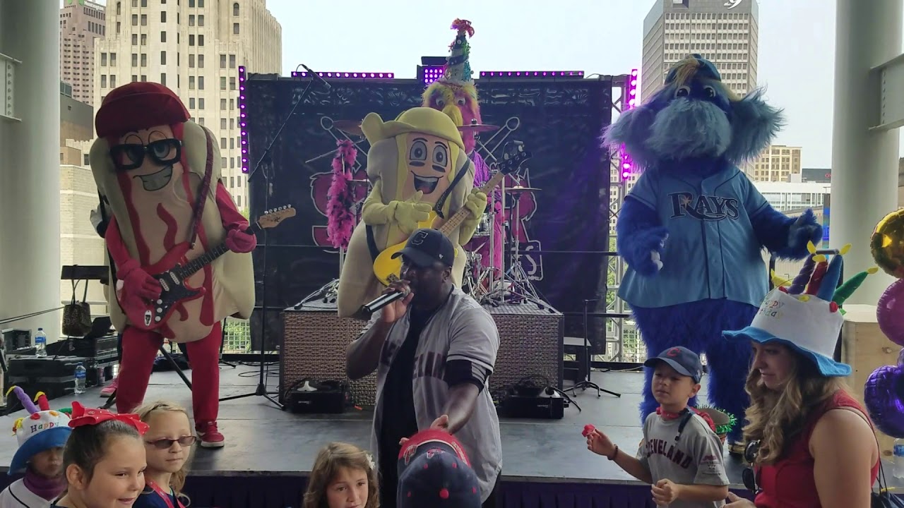 Slider and The Dogs Shut Up and Dance Cleveland Indians Mascots Live 8/19/2018 Progressive Field
