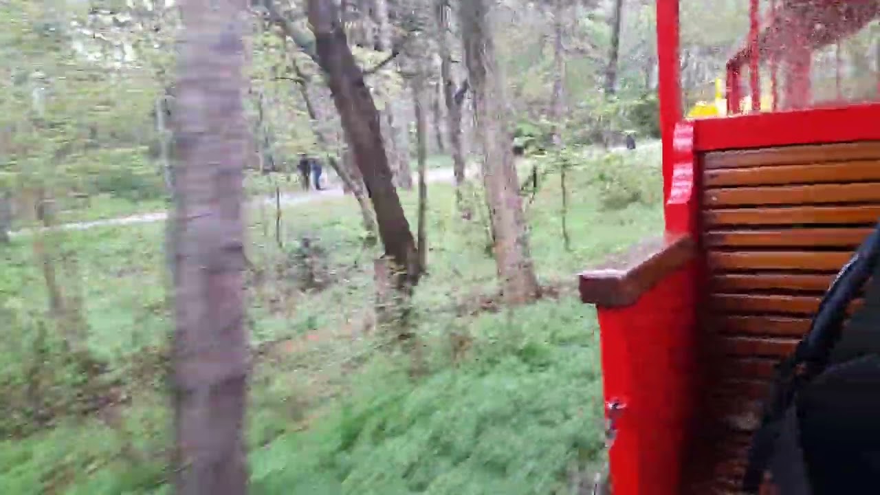 Fahrt mit der Donauparkbahn im Wiener Donaupark um kurz vor 16:40 am 02.04.2023