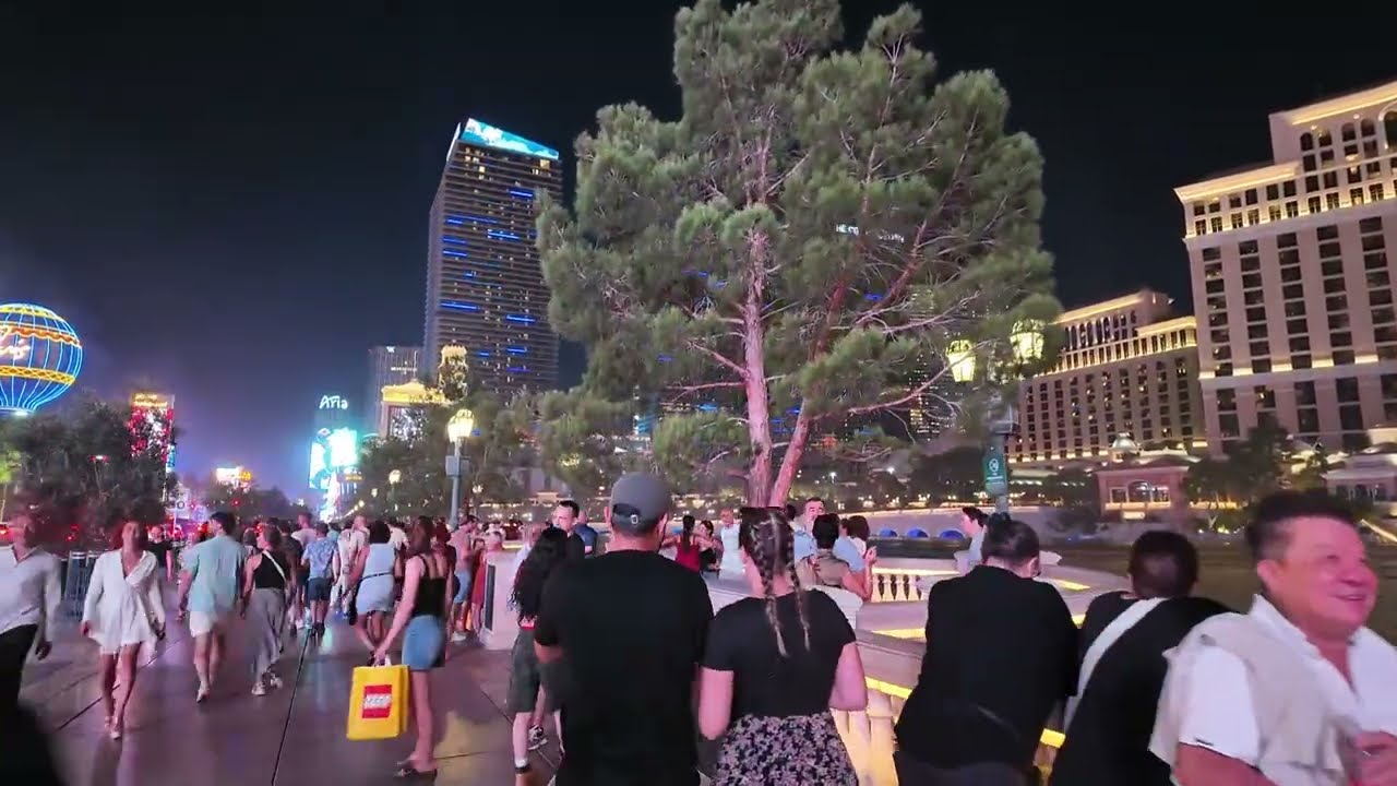 🎶 Viva Las Vegas! Bellagio Fountains to Mandalay Bay Night Walk 🌆✨