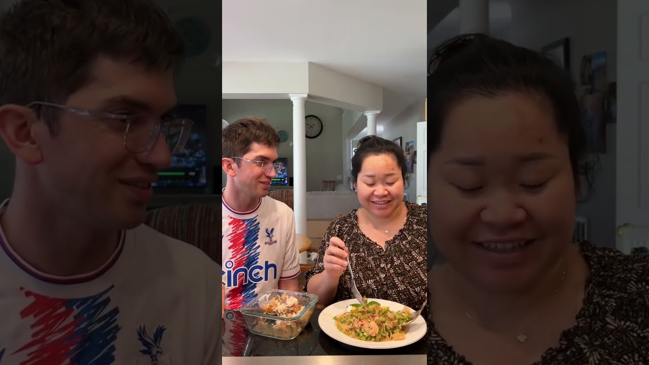 Острый салат из крылатых бобов с рубленой свининой и свежими креветками такой вкусный! Всем совет...