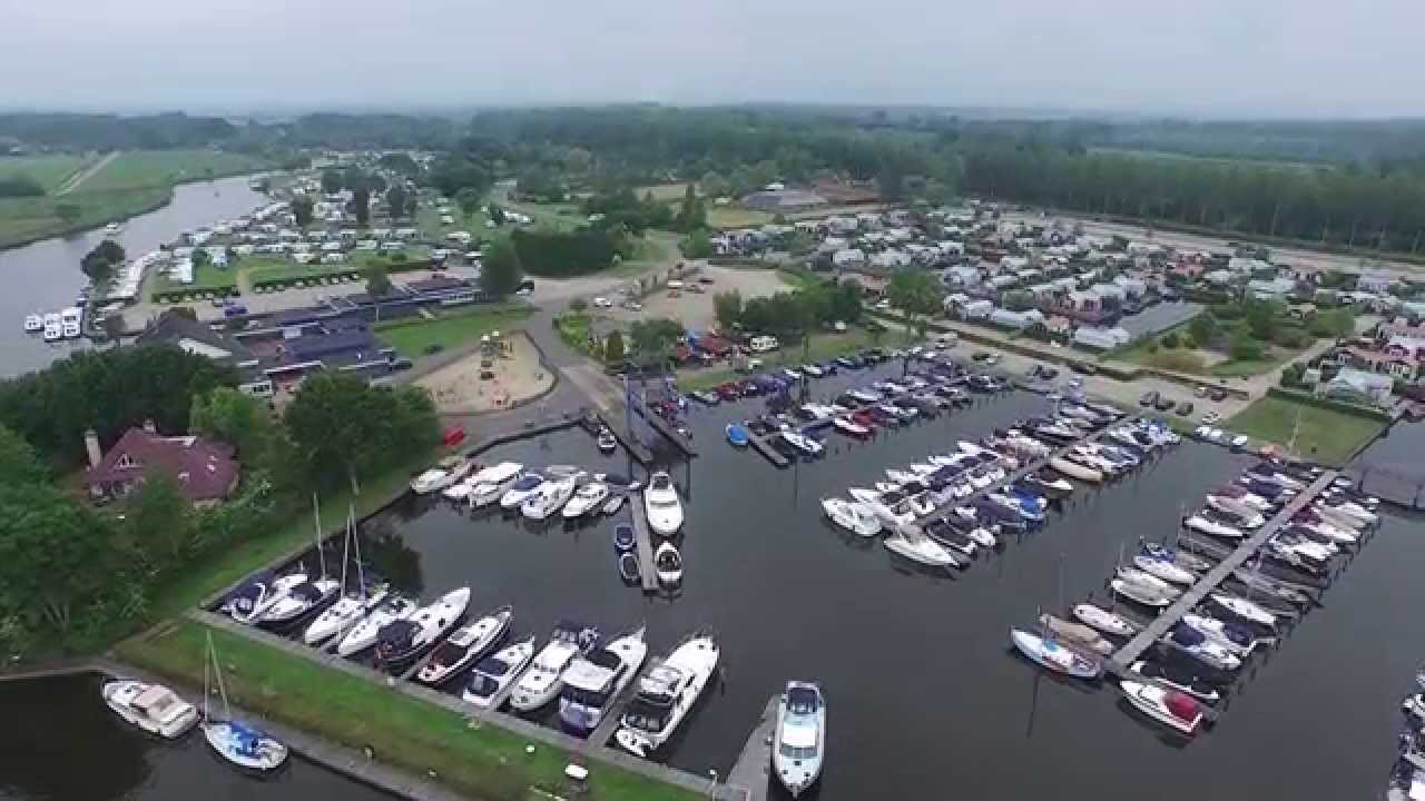Recreatiecentrum Mijnden Drecht Loosdrechtse Plassen van Boven af Gezien