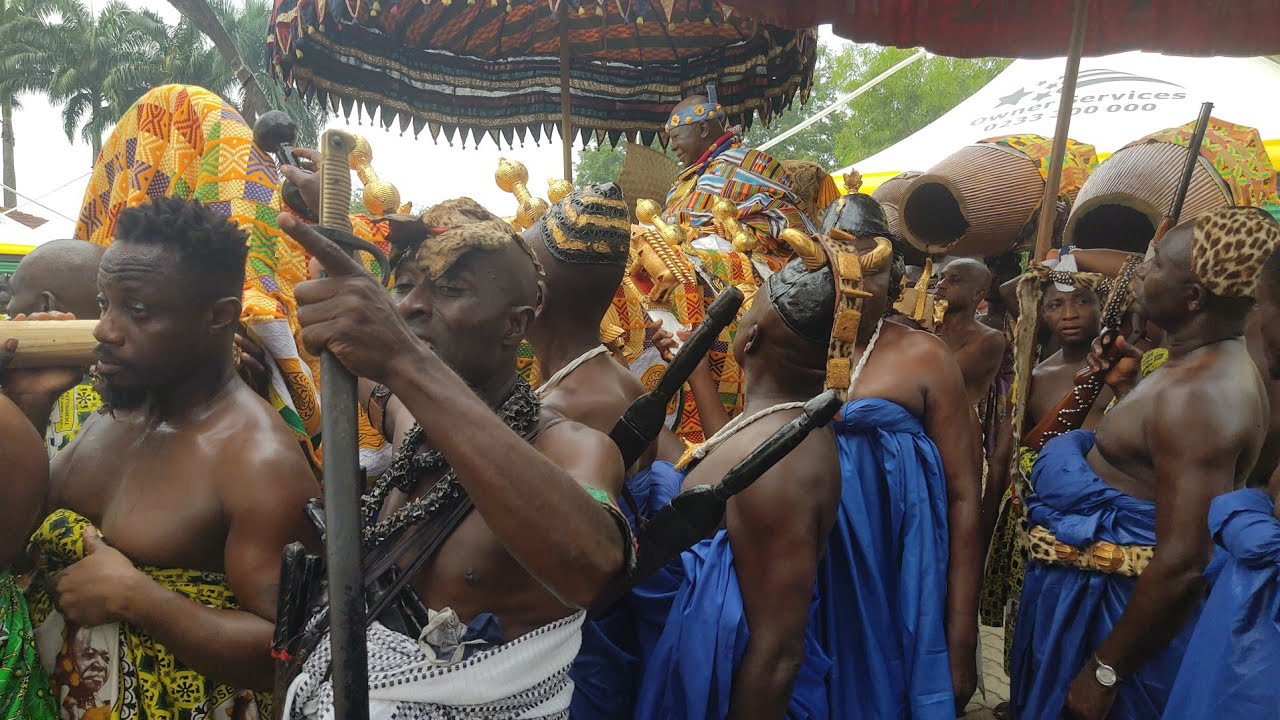 Watch how Asantehene Otumfour Osei Tutu II rides in his palanquin to the greatest palace