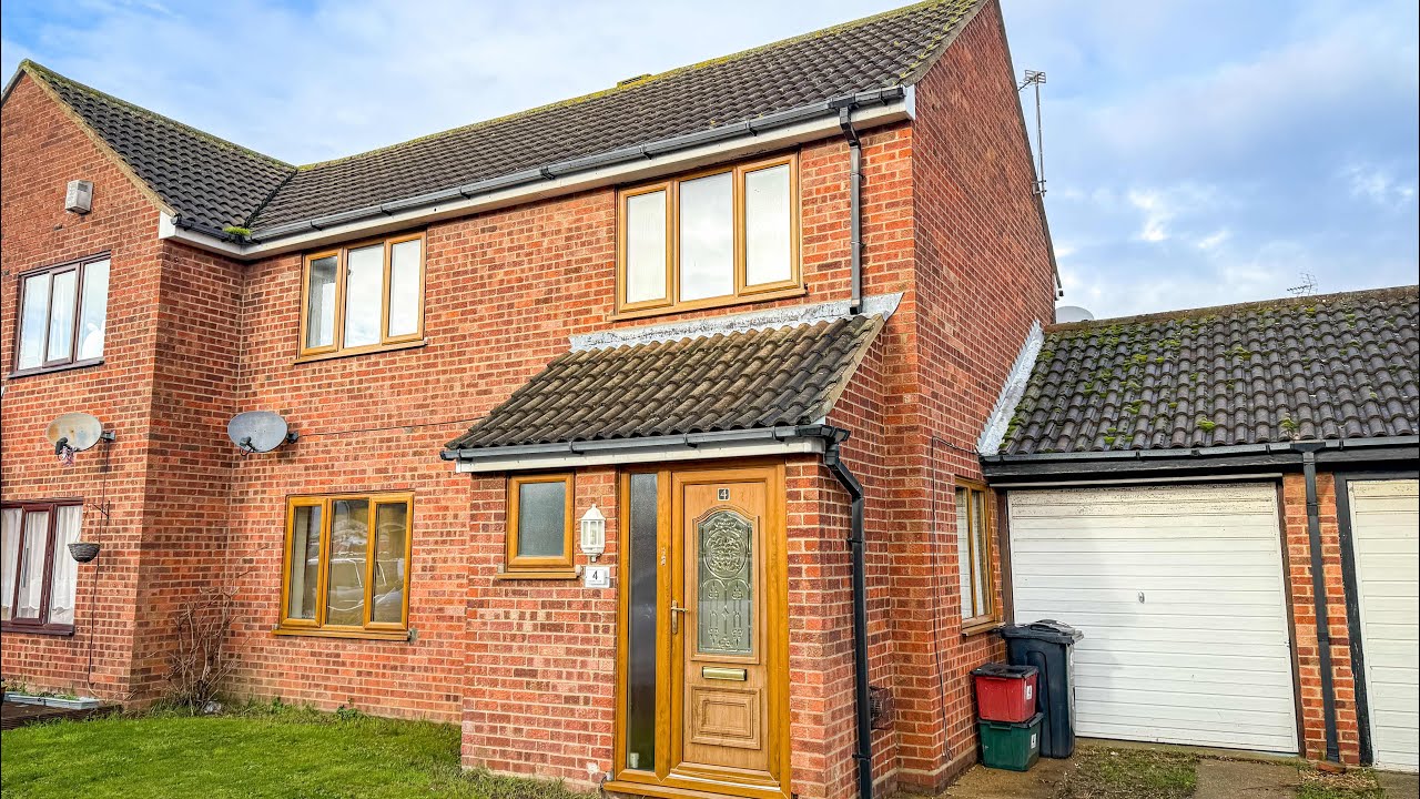 FAMILY HOME WITH NO ONWARD CHAIN ON CLACTON OUTSKIRTS