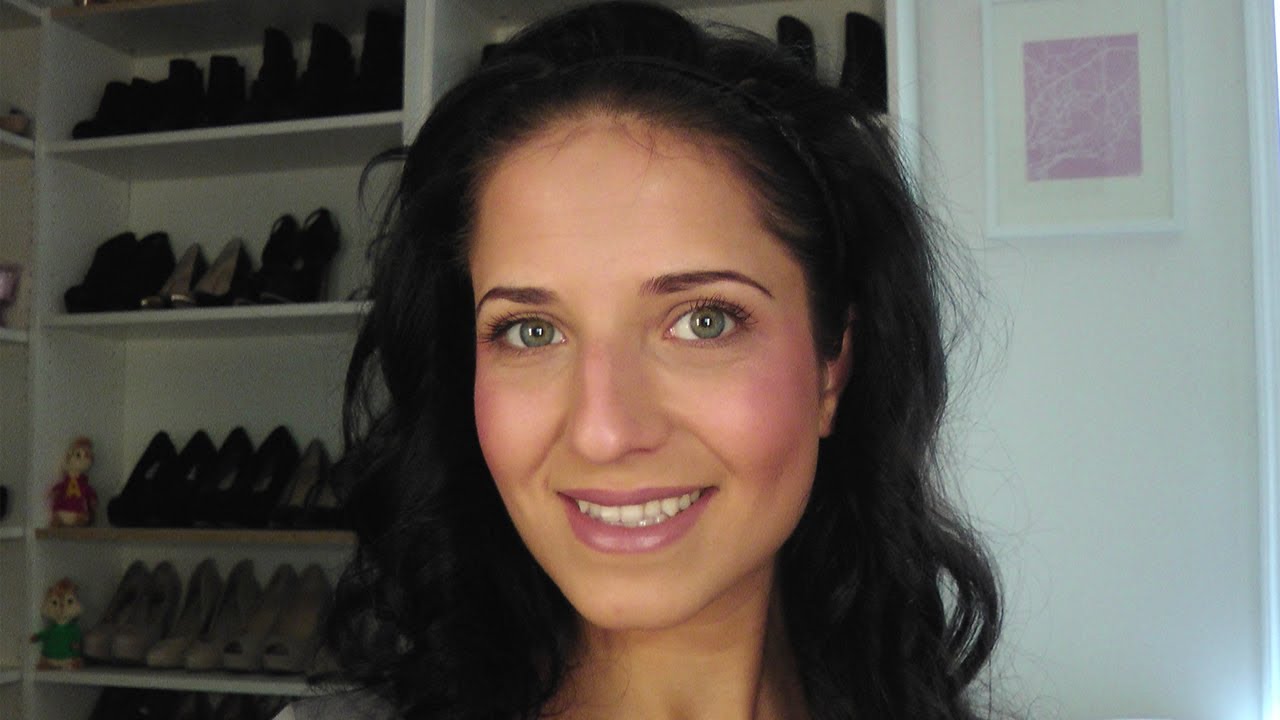 My Natural Makeup Look - Laura's Topics Starring Laura Vitale