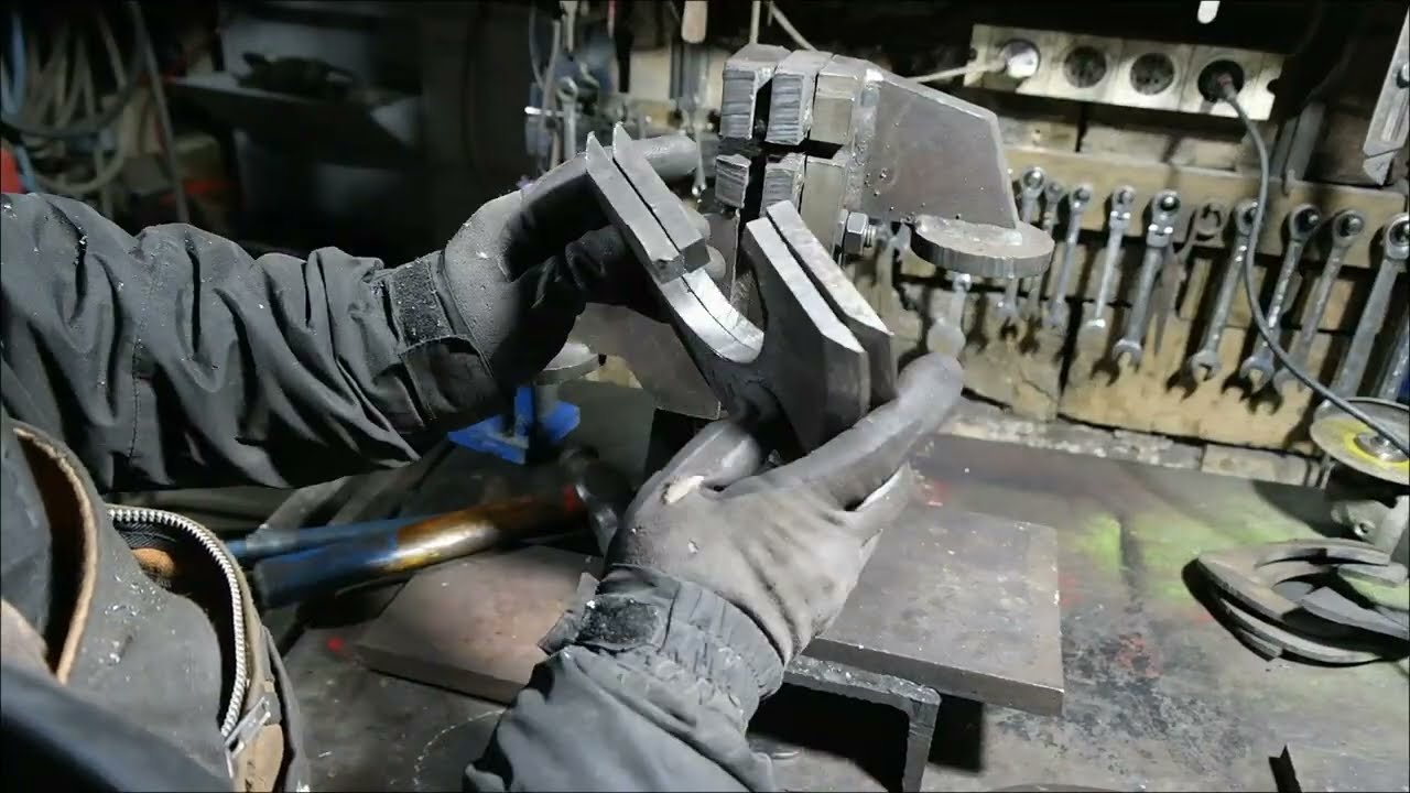 Heavy-Duty Spiral Forming Press for Wood Chipper Auger Blades / Presa pentru îndoirea discurilor 