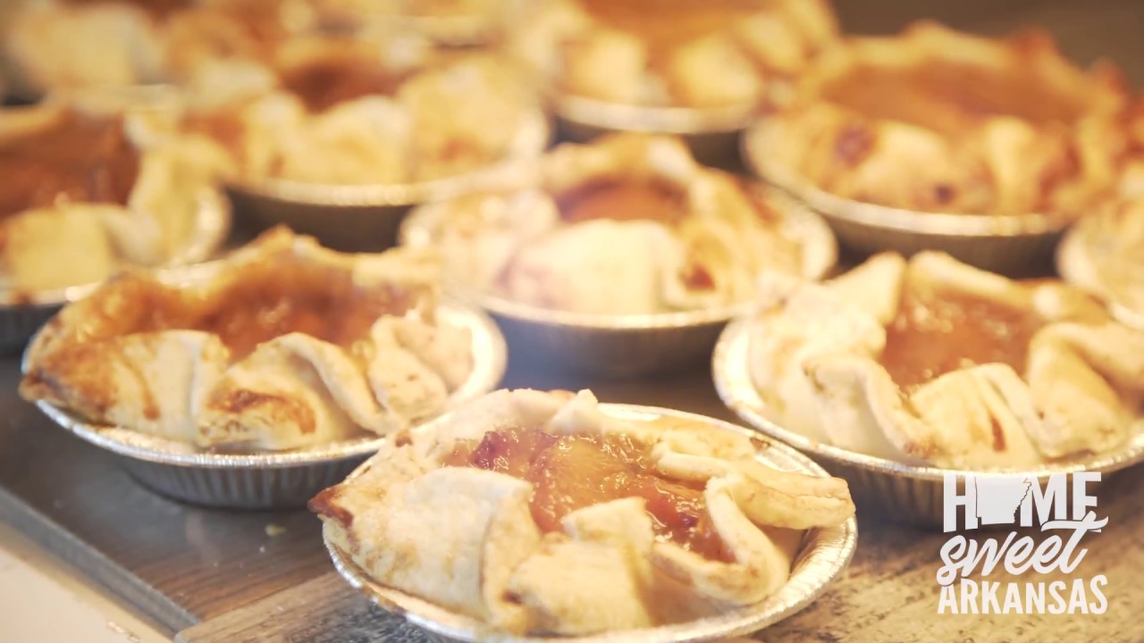Mm Mm Honey Pies!! We bake a pie & talk tradition & competition!