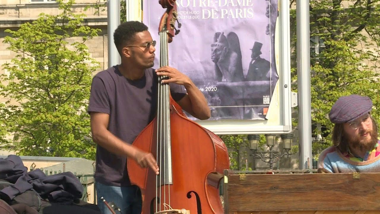 Gute Laune im Lockdown: Stra&szlig;enmusik in Paris | AFP