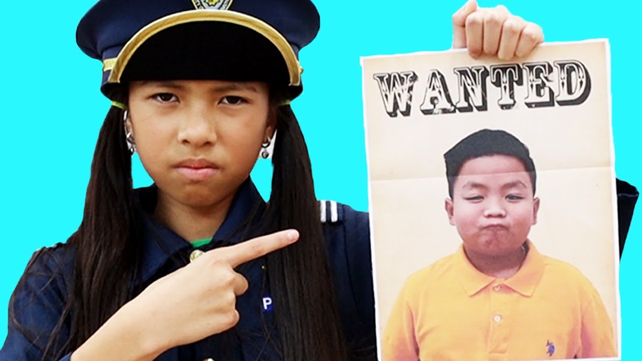 Wendy y Alex fingen jugar a una historia de policía y aprenden buenos hábitos | policía de niños