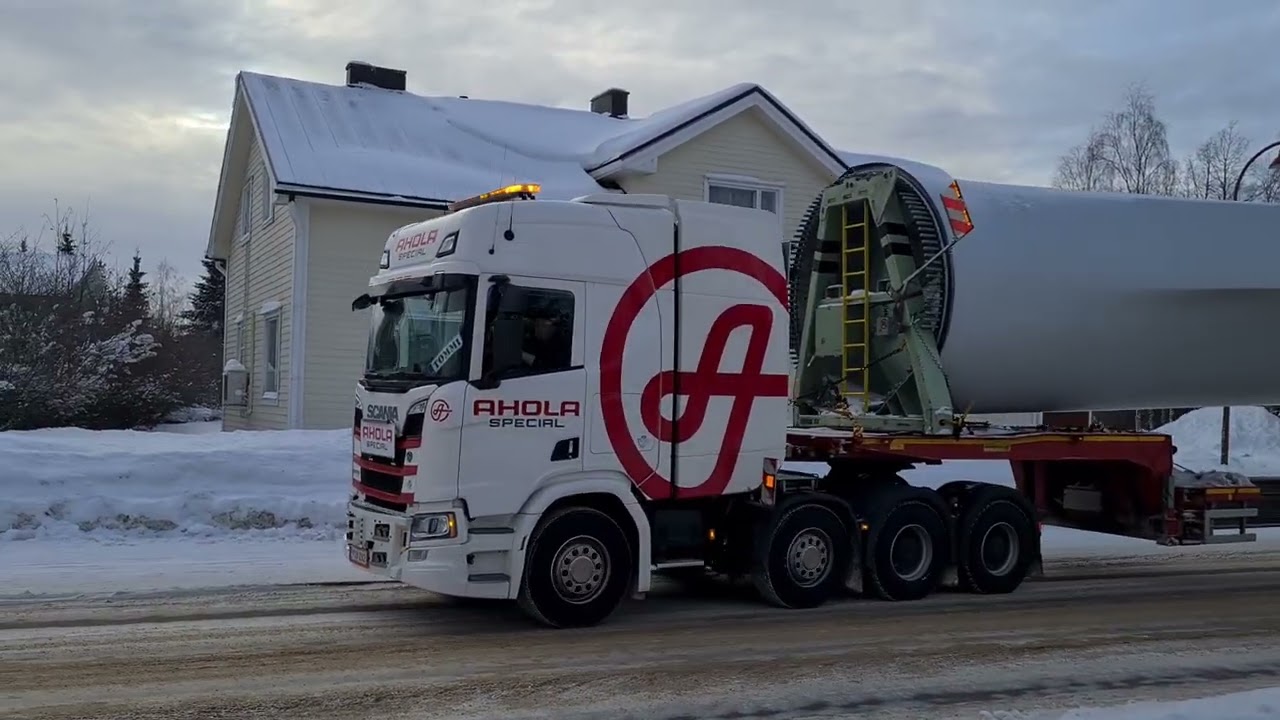 Tuulivoimalan siiven kuljetus, soinin kirkonkylän läpi