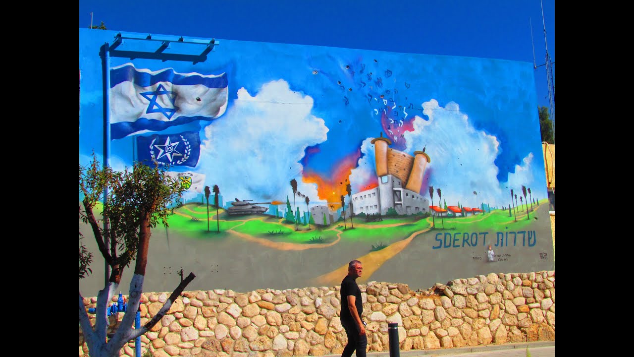 בבא בתרא ע"ז עמוד ב' אבל לא מכר לא את העבדים ולא את המרצופין ולא את האנתיקי וכו': מאי אנתיקי אמר רב