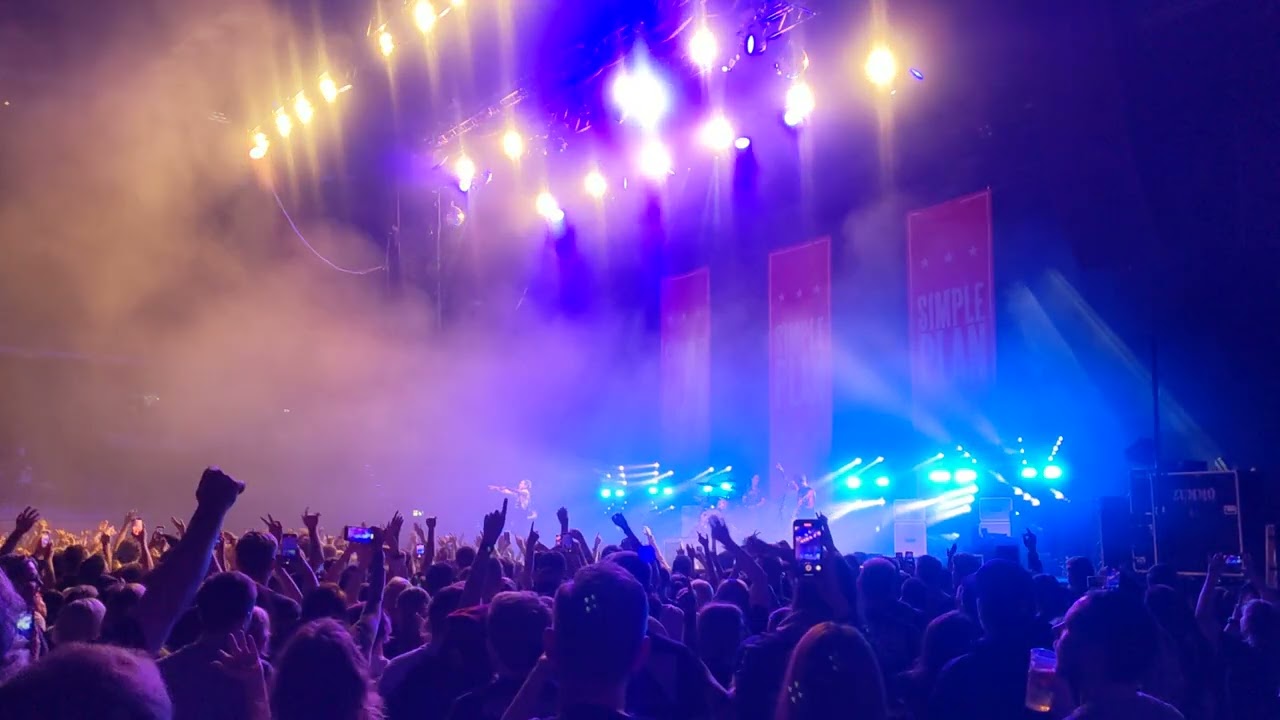 Simple Plan - Welcome to my life (Max-Schmeling-Halle, Berlin / 12.10.2022)