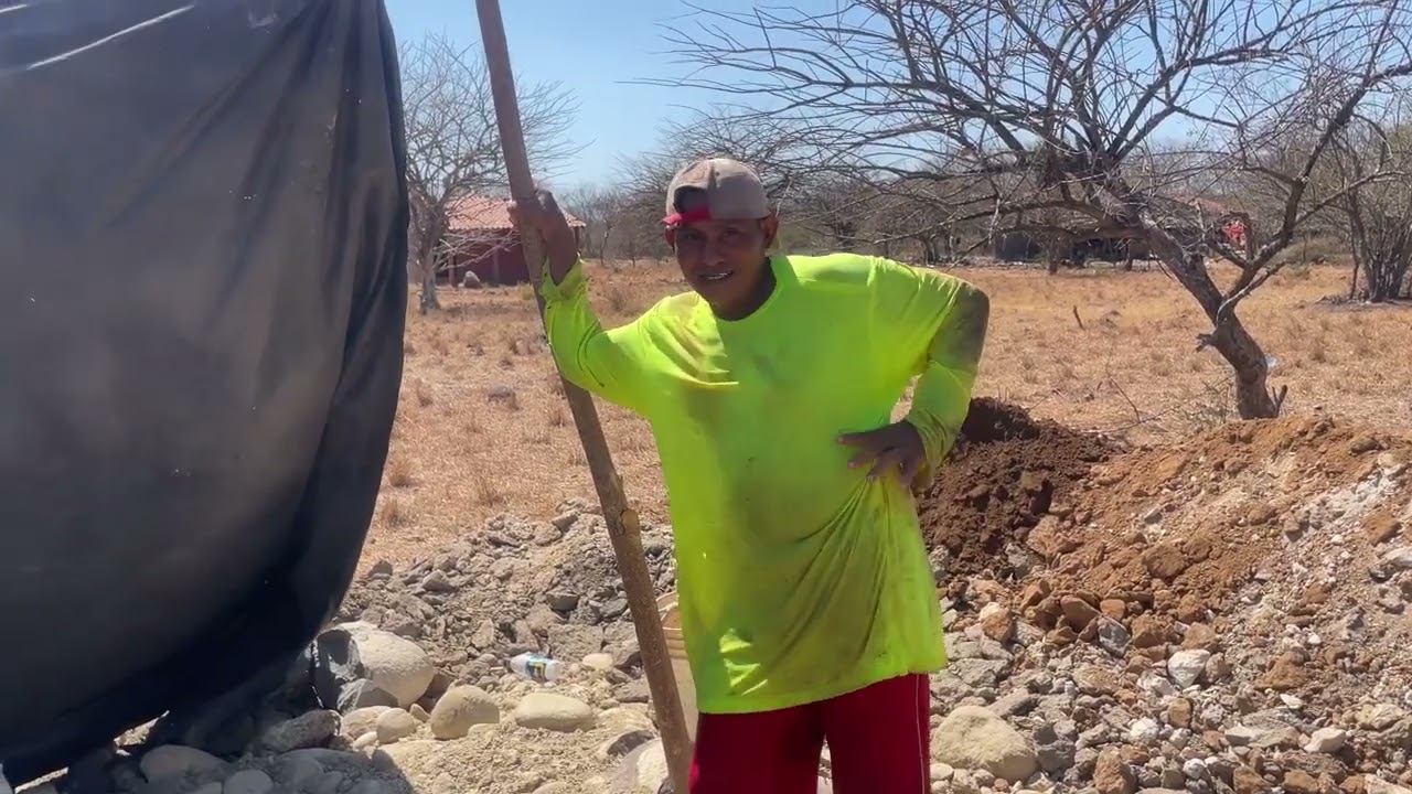 Estamos  construyendo  un pozo  artesanal 