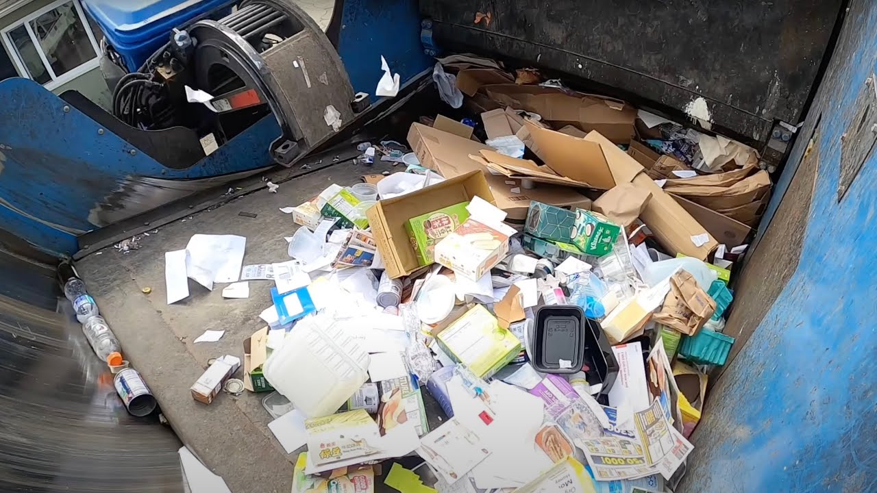 Hopper POV: McNeilus ZR Garbage Truck Packing Recycle!