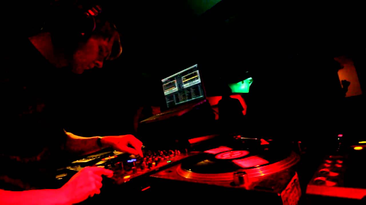 SUKI TRESD & DJ SYS B2B @ Teine Maailm 2011