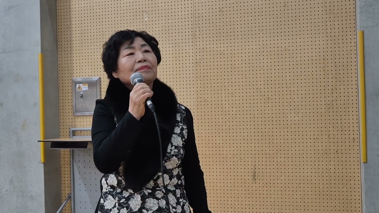 신나남TV.노래:김정재.곡명:두여인(원곡자:김소유)