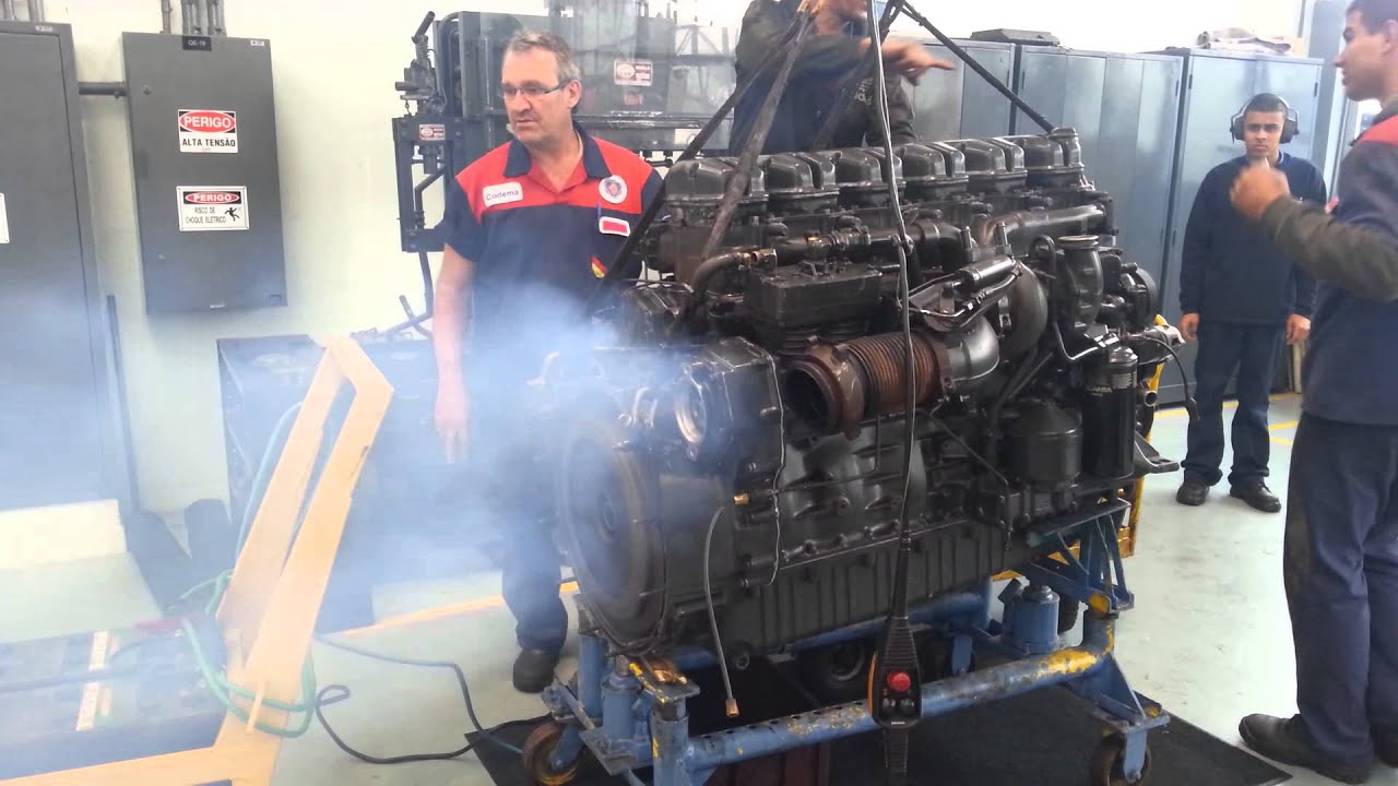 Motor Scania K124-360CV funcionando.
